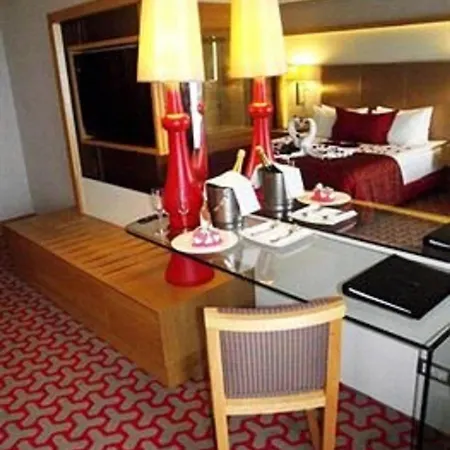 Divan Hotel 4*
